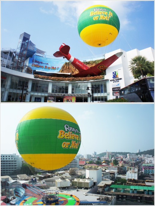 Bagian Depan Royal Plaza dan Balon Udara Ripley