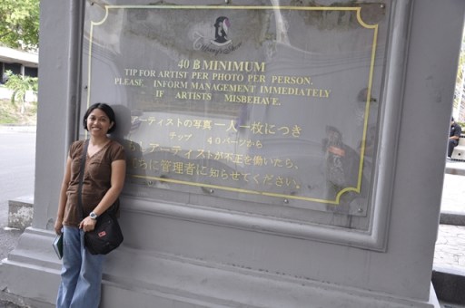 Peringatan Di Dinding Luar Gedung Tiffany's Show