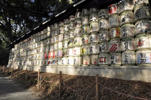 Jajaran Tong Sake di Meiji Shrine