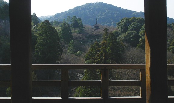 Pemandangan Dari Panggung Kayu Kiyomizudera (Photo By : japan-guide.com)