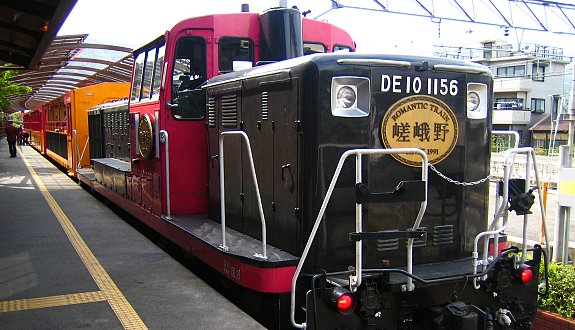 Lokomotif Sagano Scenic Railway (Photo by: japanguide.com)