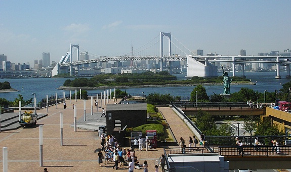 Rainbow Bridge dan Patung Liberty di Odaiba Island