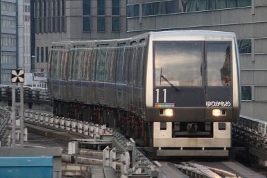 800px-Yurikamome7000