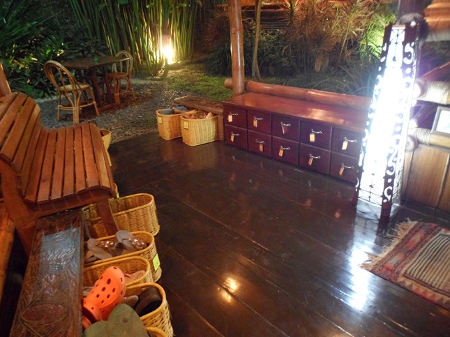 Loker Sepatu Kalui (Photo by : genzelkisses.com)