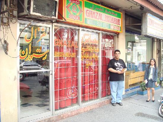 Ghazal Restaurant, Salah satu restoran halal dekat Malate Pensionne (Photo By : DJ-AT)