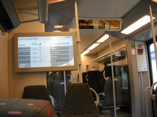 Di beberapa kereta terdapat layar petunjuk stasiun yang akan dan sudah dilalui