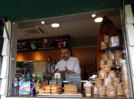 Penjual Es Krim dan Syrup Waffle di Zaanse Schans