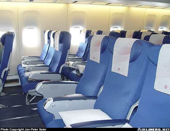 Bagian dalam KLM Economy Class (Photo by : Jan Pieter Seier)