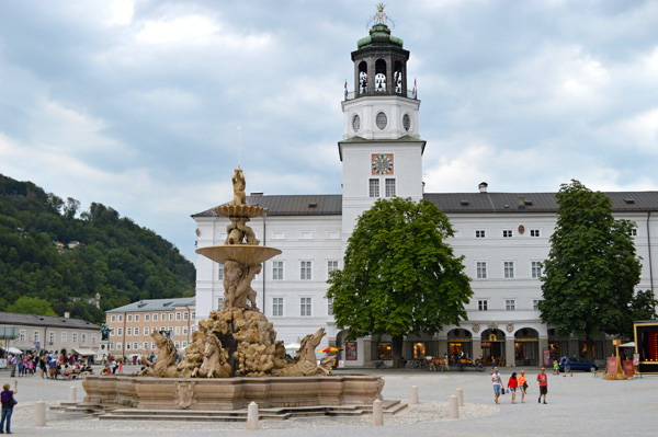 Salzburg Museum dan Residenzplatz