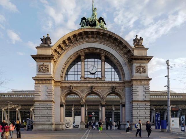 Gerbang Utama Bahnhof Luzern