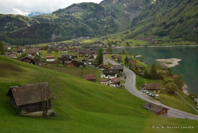 Pemandangan dari tepi danau Lucerne (Photo by : Anda Galffy)