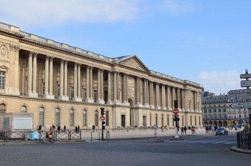 Bagian Depan Colonnade Perrault